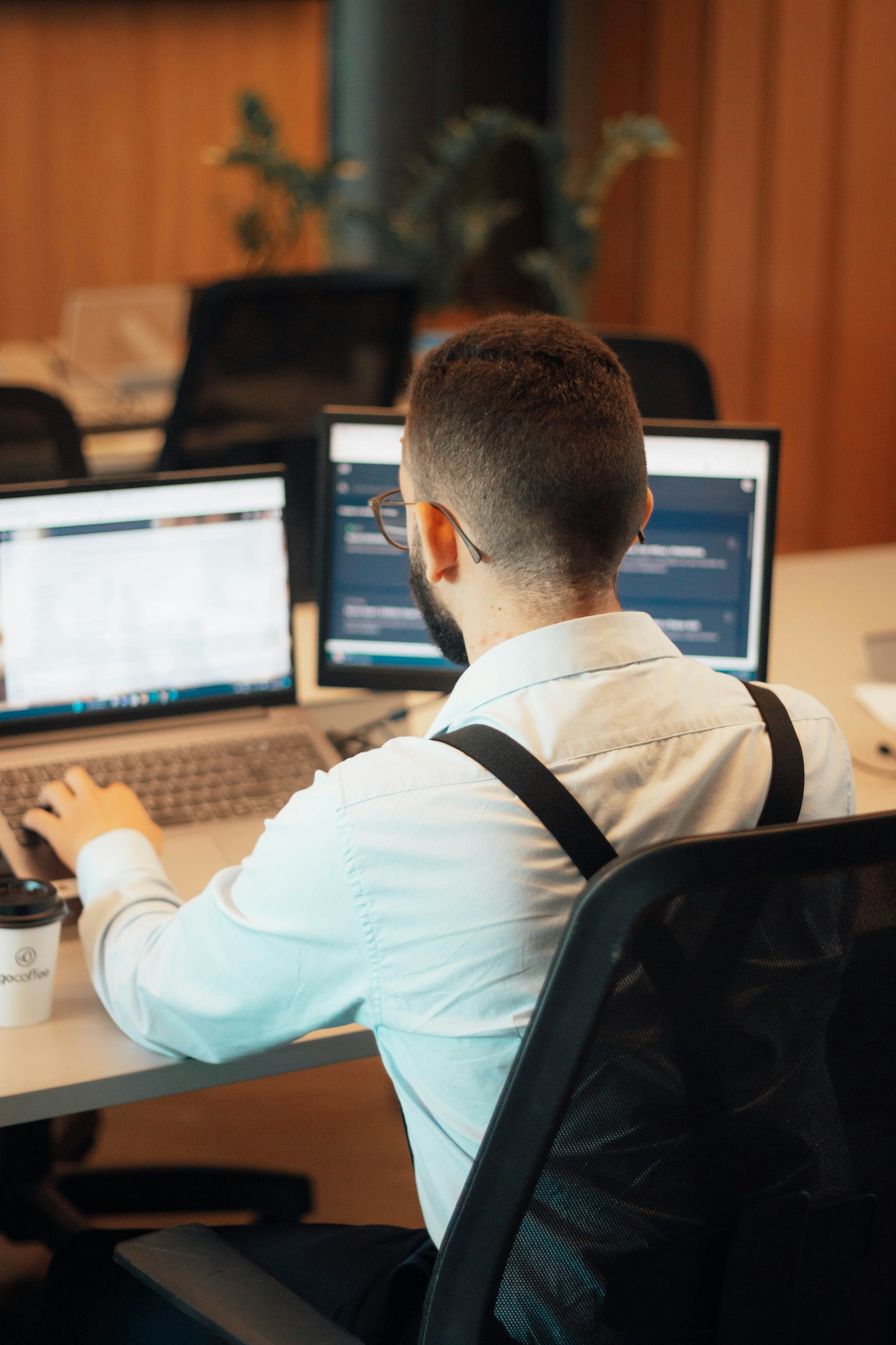 How to Choose & Compare a Vehicle Tracking System